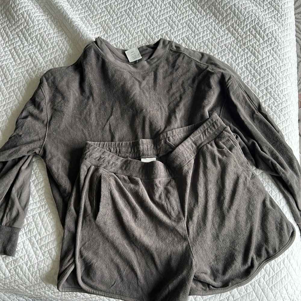 Varley sweat shirt and shorts